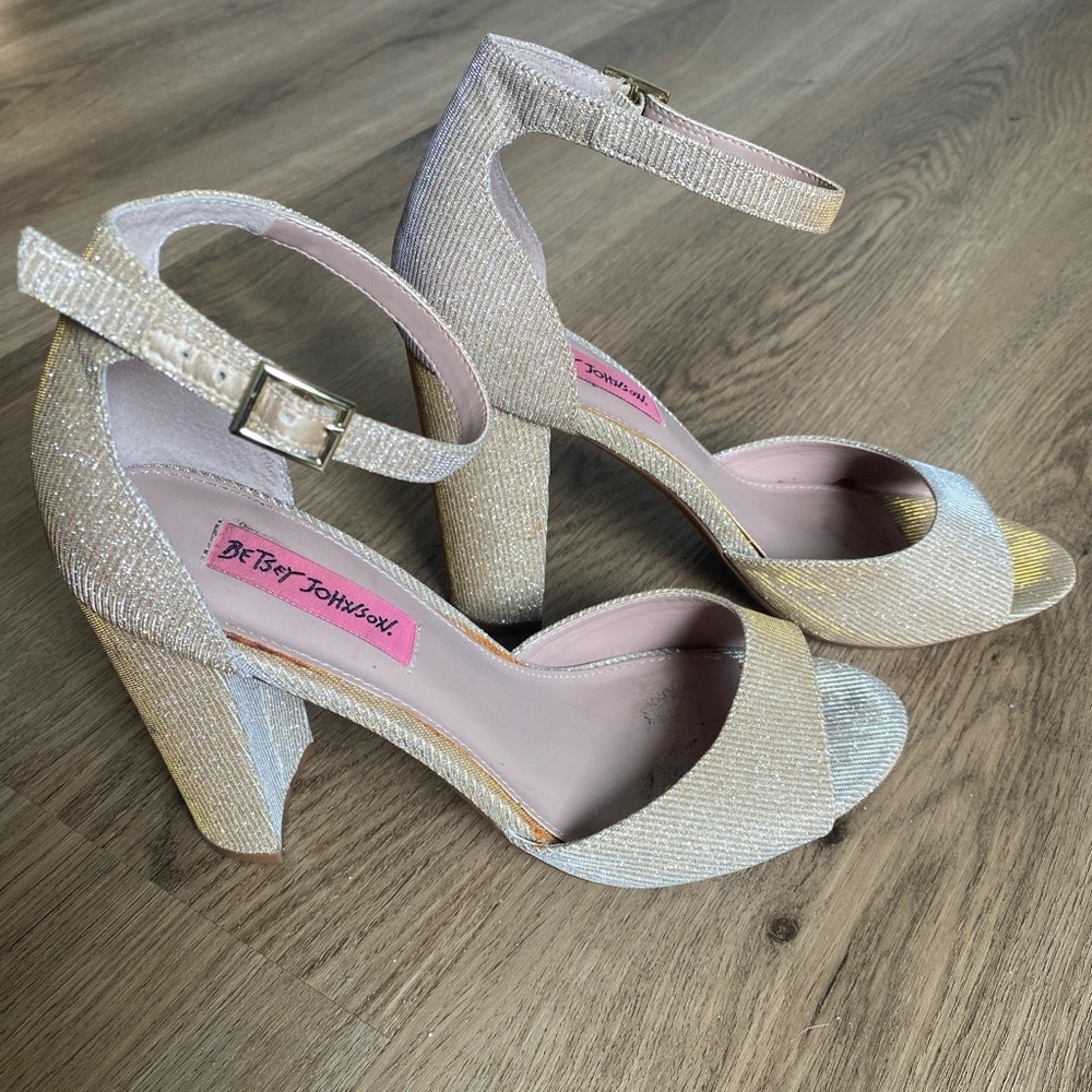 Betsey Johnson Jess Gold Sparkle Sandal Heels size 8.5